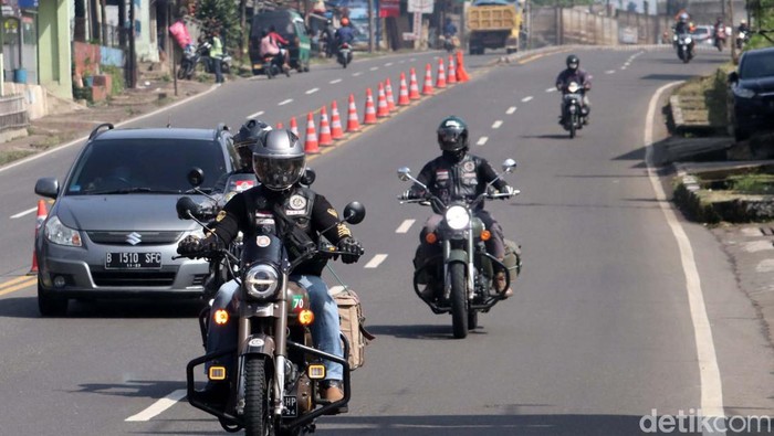 H-8, Lalin di Nagreg Lancar Pagi Tadi Arus lalu lintas di jalur selatan Nagreg, Kabupaten Bandung pada H-8 mudik Lebaran 2022 terpantau lancar. Pemudik motor mulai terlihat melintas di jalur ini.