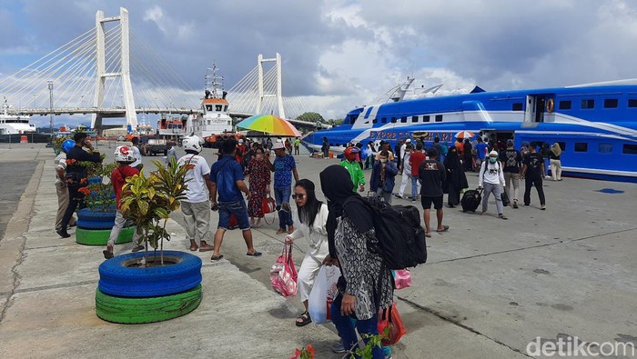 H-8 Lebaran Idul Fitri, Pemudik Mulai Padati Pelabuhan Nusantara Kendari