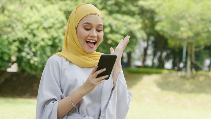 Ilustrasi wanita dapat hadiah
