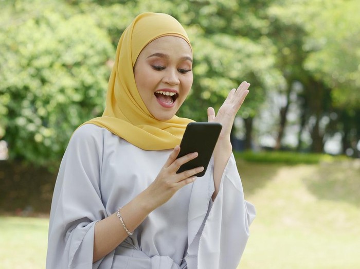 Ilustrasi wanita dapat hadiah