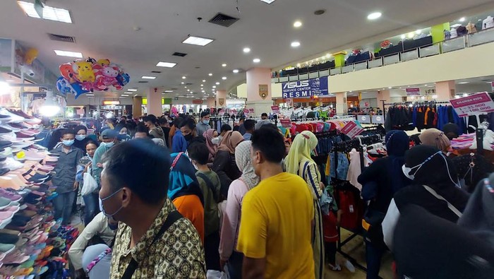 ITC Bejubel Pembeli Baju Lebaran