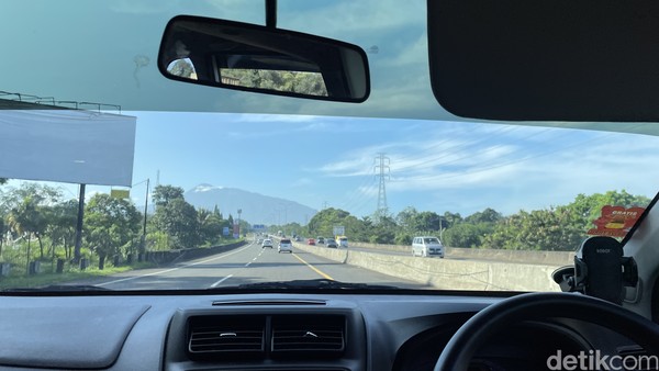 Di hari pertama, Sabtu (23/4/2022), perjalanan etape pertama kami mulai dari Tol Jagorawi melalui Puncak Pass hingga sampai ke Sindangbarang, Cianjur Selatan. Kami melakukan perjalanan dimulai dari pukul 07.00 WIB dan sampai di titik akhir pada pukul 16.00.