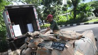 Namun jumlah tersebut masih jauh dari jumlah pengiriman sebelum pandemi COVID-19 yang bisa mencapai puluhan motor setiap harinya. 