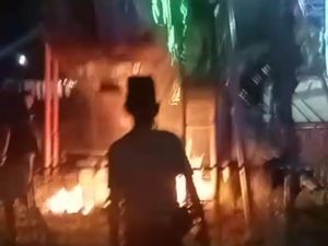 Bukan Diesel Perahu Kora-kora di Tuban yang Terbakar, Tapi Kain Penutupnya