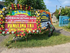 Rumah Duka Pratu Dwi Miftahul yang Gugur Diserang KKB Dipenuhi Karangan Bunga