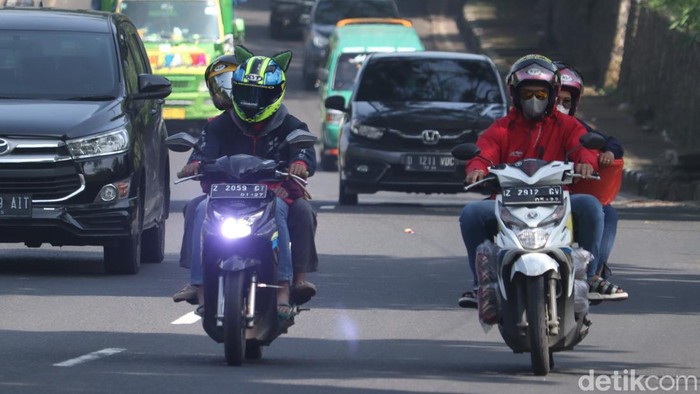 Kondisi lalin di Nagreg, Kabupaten Bandung.