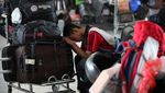 Kondisi Pelabuhan Tanjung Perak yang Mulai Dipadati Pemudik