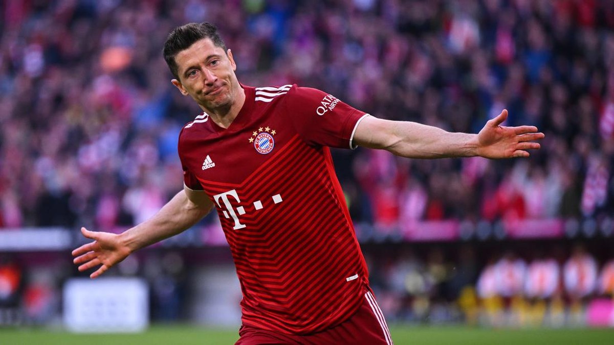 Lewandowski tetap hadir di hari perdana pramusim Bayern. Foto: Getty Images/Matthias Hangst