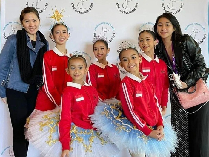 Marlupi Dance Academy kembali menunjukkan taringnya di kompetisi balet internasional. Sempat tidak aktif mengikuti kejuaraan saat pandemi, sekolah balet tertua di Indonesia kini kembali mengirimkan ketujuh murid berprestasi ke ajang Youth Grand Prix (YGP) 2022 di Tampa, Florida, AS.