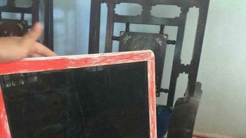 Bosan lihat laptop warnanya putih, akhirnya diwarnai biar terlihat lebih eye-catching. Foto: Reddit via Bored Panda