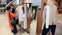 Menggelar sebuah pameran bertajuk Kapas di Ashta District 8, Sukkha Citta bercerita bagaimana pihaknya mengelola kapas lokal yang ditanam di tanah Indonesia hingga menjadi produk lokal Indonesia. Mengingat sebagian besar kapas yang digunakan sebagai material pakaian merupakan impor sehingga meninggalkan jejak karbon yang cukup tinggi.