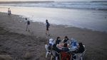 Menanti Waktu Berbuka Puasa di Tepi Pantai Rabat Maroko