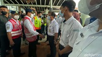 Kemudian, di sisi lain, Menhub menyampaikan jika dari hasil riset yang dilakukan pihaknya ada sekitar 85 juta jiwa akan melakukan perjalanan mudik Lebaran.