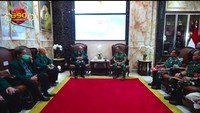 Pertemuan itu disiarkan langsung di akun YouTube Jenderal TNI Andika Perkasa pada Minggu (24/4/2022). / Foto: Screenshot Youtube Jenderal Andika Perkasa