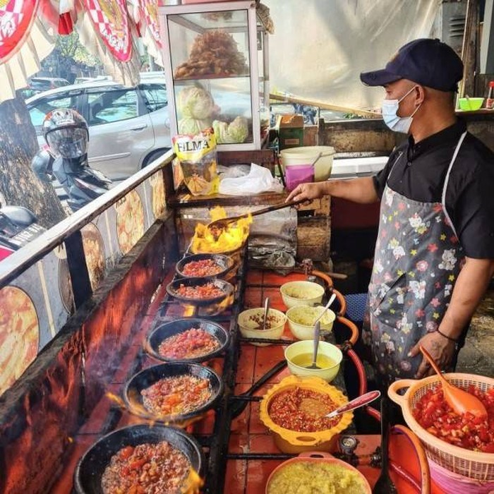 Pedas Mantap! 5 Tempat Makan Sambal Bakar Ini Lagi Viral