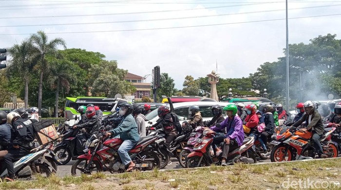 Pemudik di Jalur Pantura.