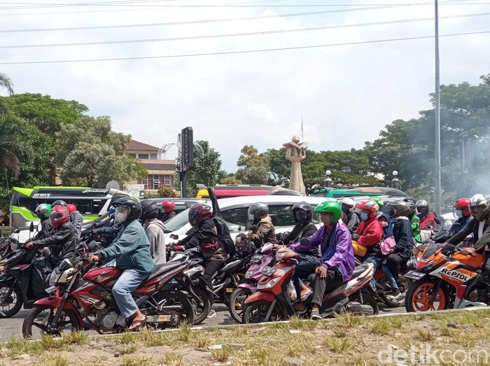 Pemudik di Jalur Pantura.