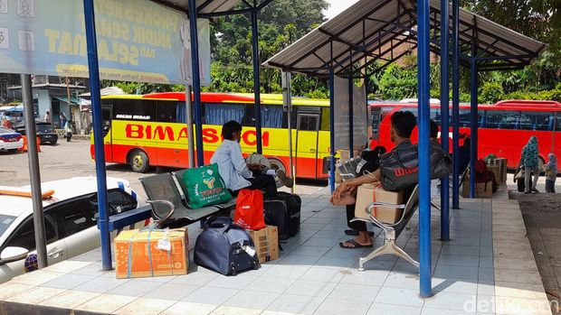 Pemudik di Terminal Baranangsiang (M Sholihin/detikcom)