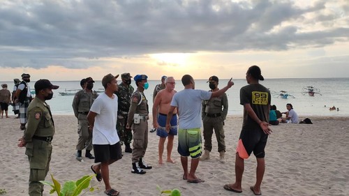 Sebanyak 50 orang gelandangan dan pengemis (gepeng) dengan modus sebagai penjual tisu di Pantai Kuta, Kecamatan Kuta, Kabupaten Badung diamankan petugas.