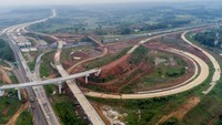 Foto udara proyek pembangunan Jalan Tol Jakarta - Cikampek II Selatan Seksi 3 di Purwakarta, Jawa Barat.