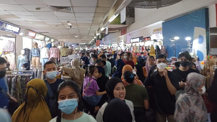 Potret Tanah Abang jelang Lebaran (Tiara Aliya/detikcom) Potret Tanah Abang jelang Lebaran (Tiara Aliya/detikcom)