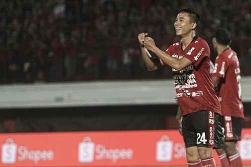 Pemain Bek kiri Bali United Ricky Fajrin Saputra