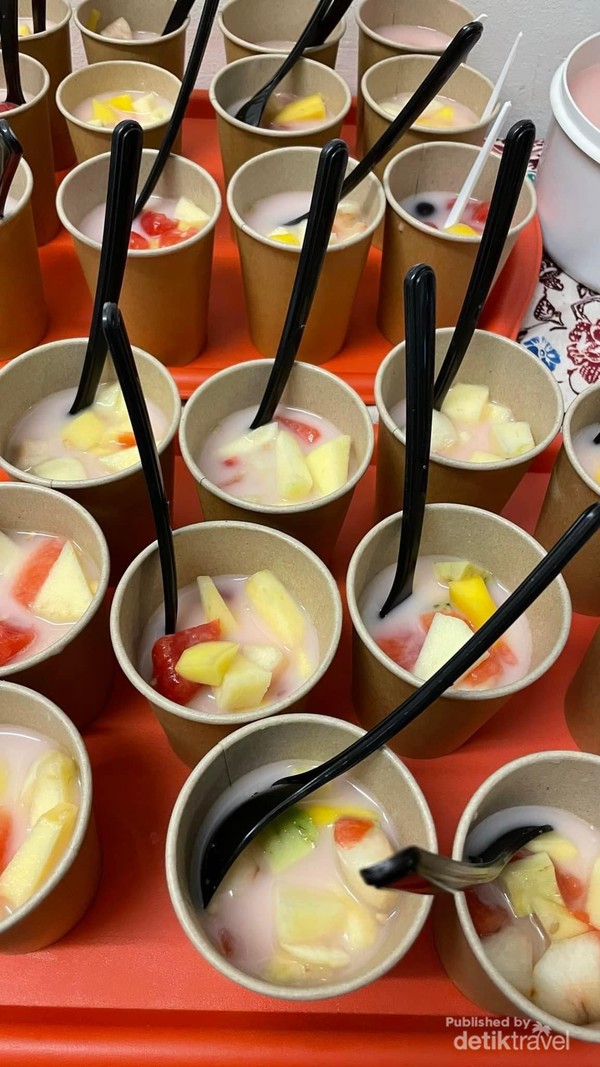 Es campur menjadi salah satu pembuka menu berbuka