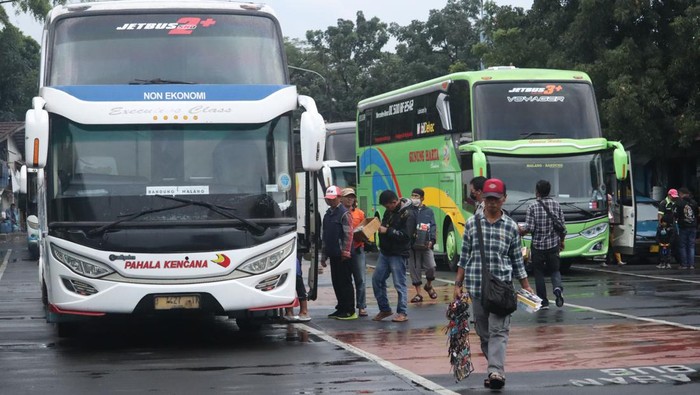 H-8 mudik lebaran 2022 di Terminal Cicaheum, Kota Bandung, Jawa Barat sudah terpantau ramai.