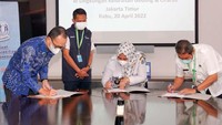 Kerja sama tersebut ditandai dengan penandatanganan Nota Kesepahaman oleh perwakilan Manajemen FFI yakni Corporate Affairs Director FFI Andrew F. Saputro, Lurah setempat serta Kepala Suku Dinas Lingkungan Hidup Jakarta Timur di Jakarta.