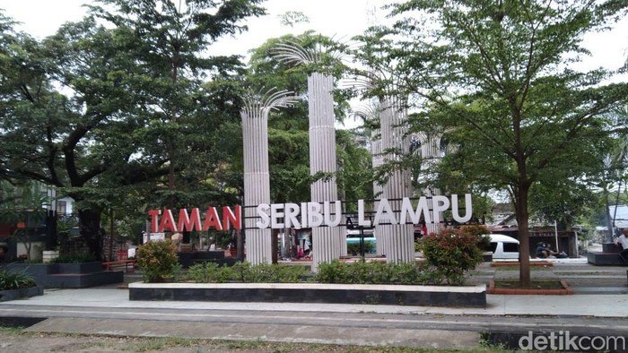 Taman Seribu Lampu di Kecamatan Cepu, Kabupaten Blora, Minggu (24/4/2022).