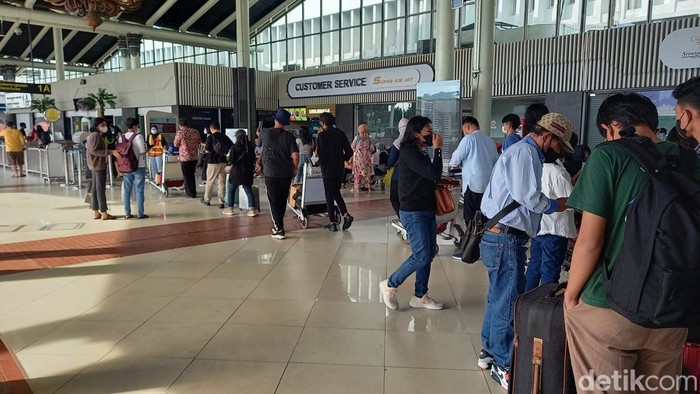 Terminal 1A Bandara Soekarno Hatta mulai dipadati para penumpang yang hendak mudik lebaran (Khairul Maarif/detikcom)