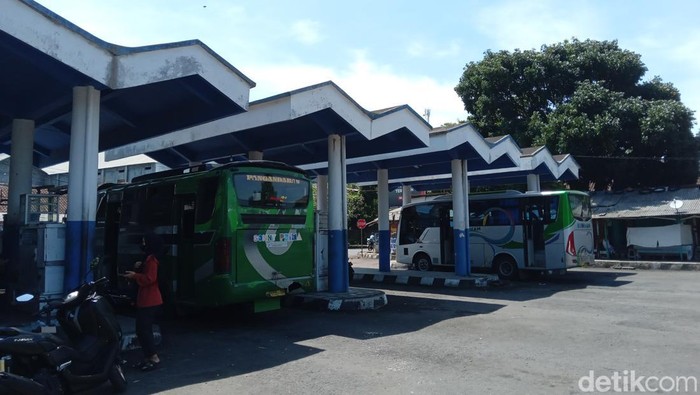 Terminal Pangandaran sepi.