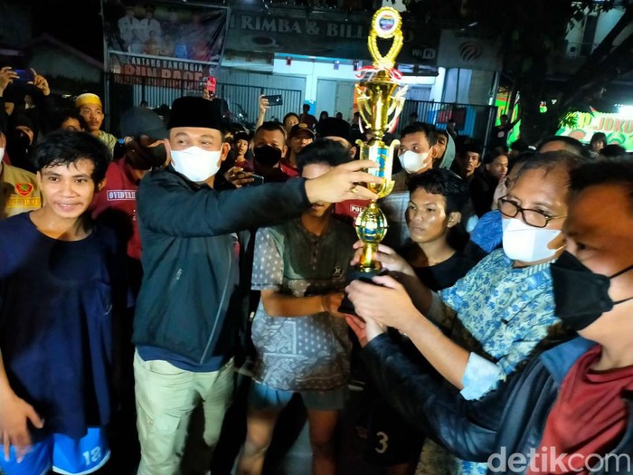 Wali Kota Makassar Danny Pomanto saat hadir dalam lomba balap lari di Jjalan Ir Juanda, Kecamatan Tallo.