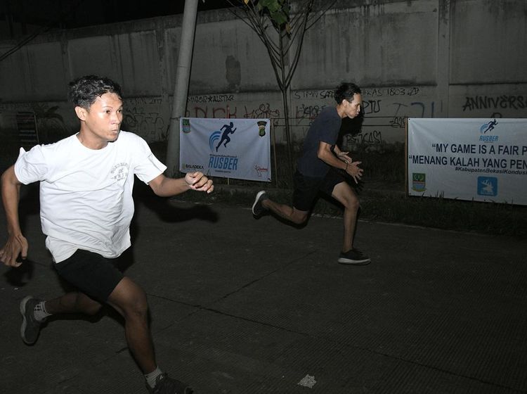 Wow! Serunya Lomba Lari Jalanan di Cikarang