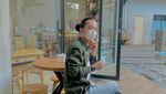 Gaya Zinidin Zidan saat Manggung dan Ngopi di Kafe di Yogyakarta