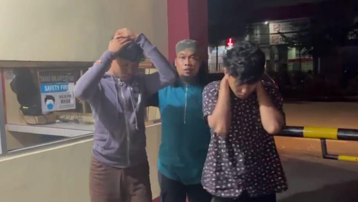 2 Pelaku penganiayaan dengan cara menyabet celurit dan melemparkan batu bata di  Makassar ditangkap (Dok. Istimewa(