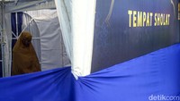 Ada juga tempat untuk menunaikan ibadah salat.