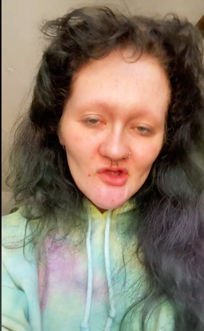 Inilah penampilan pemilik akun TikTok bernama @sparklemouth. Penampilan naturalnya bikin kaget. Foto: dok. TikTok