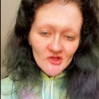 Inilah penampilan pemilik akun TikTok bernama @sparklemouth. Penampilan naturalnya bikin kaget. Foto: dok. TikTok