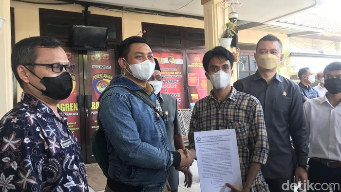 Anggota Satpol PP, pegawai Skretariat DPRD dan mahasiswa Sukabumi