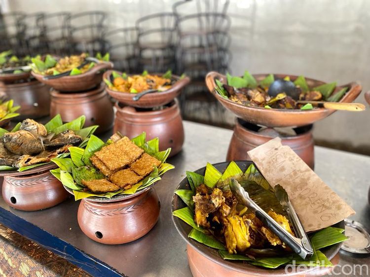 Angkringan di Rest Area KM 429 Semarang Bisa Jajan Sego Kucing dan Es Dawet