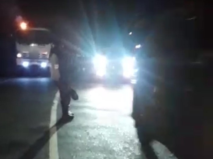 Arus lalu lintas di Gentong Tasikmalaya macet akibat truk kontainer gagal nanjak. Arus lalu lintas di Gentong Tasikmalaya macet akibat truk kontainer gagal nanjak.