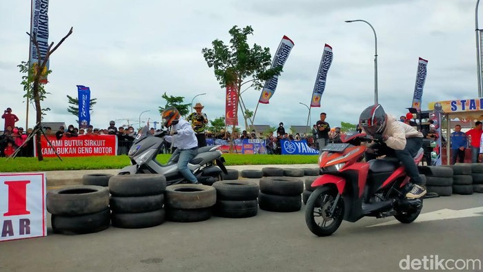 Balap motor resmi Pemkot Makassar yang digelar di kawasan ruas jalan CPI.