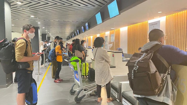 Bandara Juanda Puncak mudik di Bandara Juanda Surabaya diprediksi terjadi pada H-2 lebaran, atau Sabtu (30/4). Diperkirakan mencapai 37 ribu penumpang.