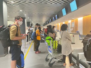 H+8 Lebaran Bandara Juanda Ramai Sejak Dini Hari