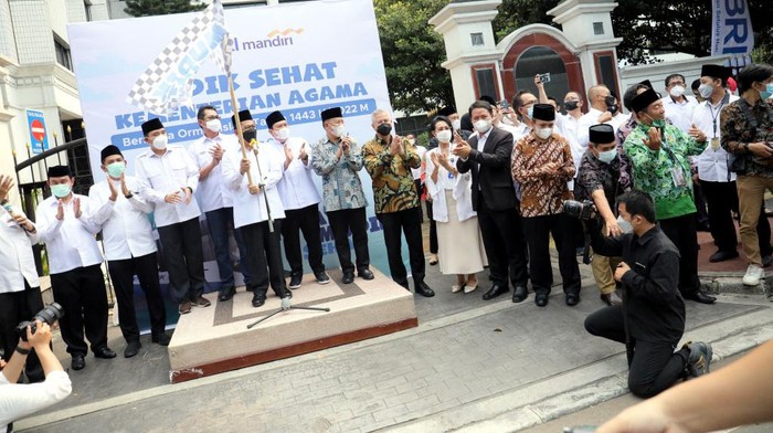Bank Mandiri Dukung Mudik Gratis Kemenag Bank Mandiri memberangkatkan 10 bus berkapasitas 48 seat untuk masyarakat di wilayah Jabortabek yang dikoordinir oleh Kementerian Agama. Pemberangkatan dilakukan hari ini.