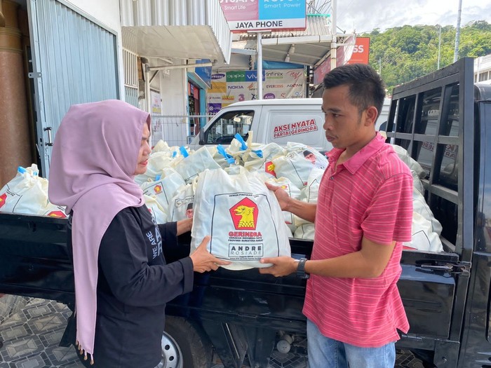 Bantuan Sembako Andre Rosiade