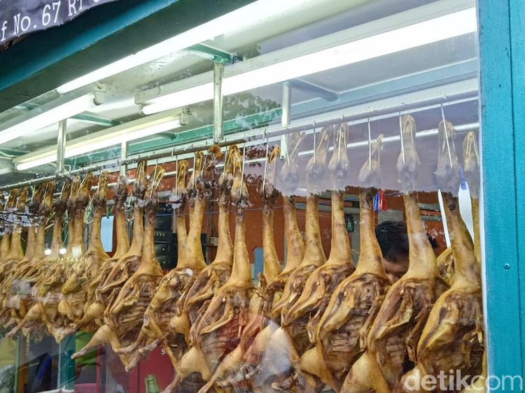 Gurih Nikmat Bebek Peking Kaki Lima Pertama di Indonesia, Cuma Ada di BKT!