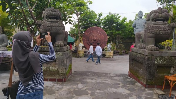 Destinasi Borobudur Edupark ini berada di Dusun Batikan, Pabelan, Mungkid, Kabupaten Magelang, Jawa Tengah. Lokasi persisnya berada di sisi kiri dari arah Jogja-Magelang dan kanan jalan dari arah Magelang menuju Jogja. (Eko Susanto/detikTravel) Destinasi Borobudur Edupark ini berada di Dusun Batikan, Pabelan, Mungkid, Kabupaten Magelang, Jawa Tengah. Lokasi persisnya berada di sisi kiri dari arah Jogja-Magelang dan kanan jalan dari arah Magelang menuju Jogja. (Eko Susanto/detikTravel)