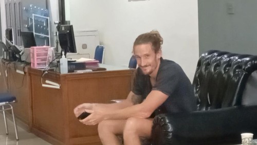 WN Kanada Jeffrey Douglas Craigen usai diperiksa di Ruang Inteldakim Kantor Imigrasi Kelas I Khusus TPI Denpasar.